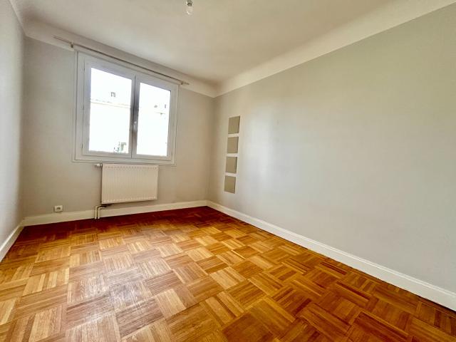 AppartementT4/ 3 chambres/ 73 m²