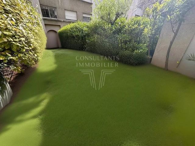 APPARTEMENT/TERRASSE ET GRAND JARDIN