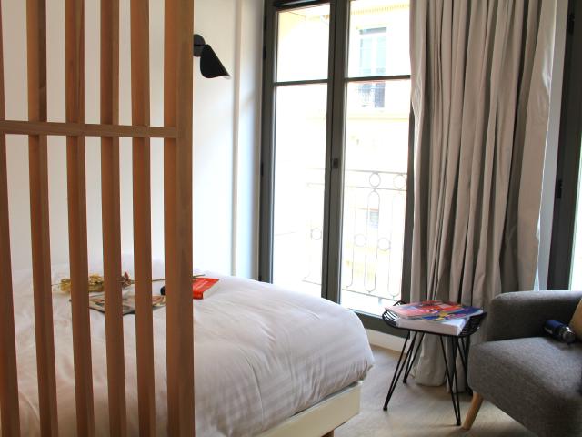 Appartment with balcony Champs Elysées