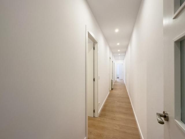 Appealing 4 bedroom flat in El Poblenou