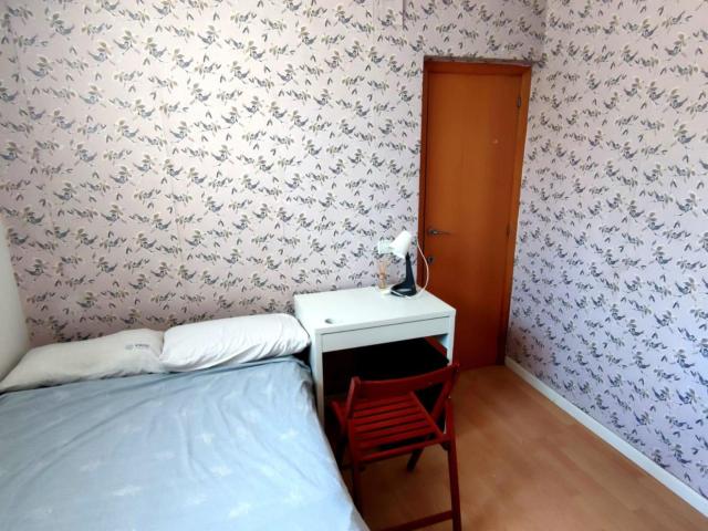 Appealing double bedroom in Esplugues de Llobregat