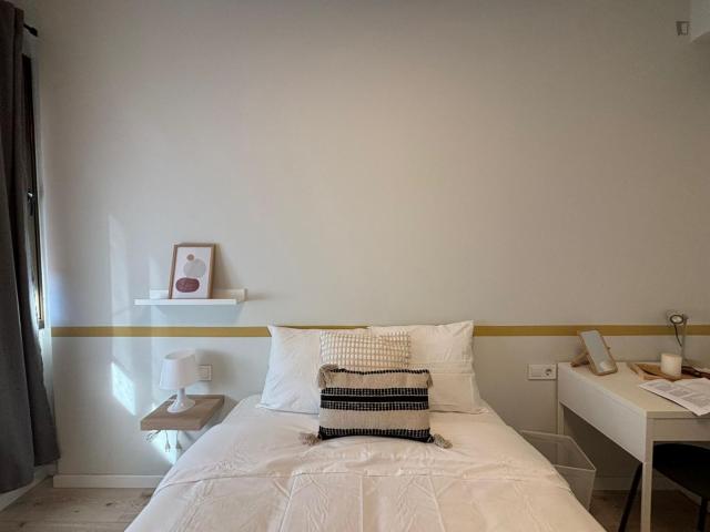 Appealing double bedroom in Les Corts
