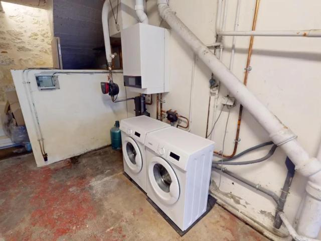 Appealing double bedroom in the Chartrons Quarter