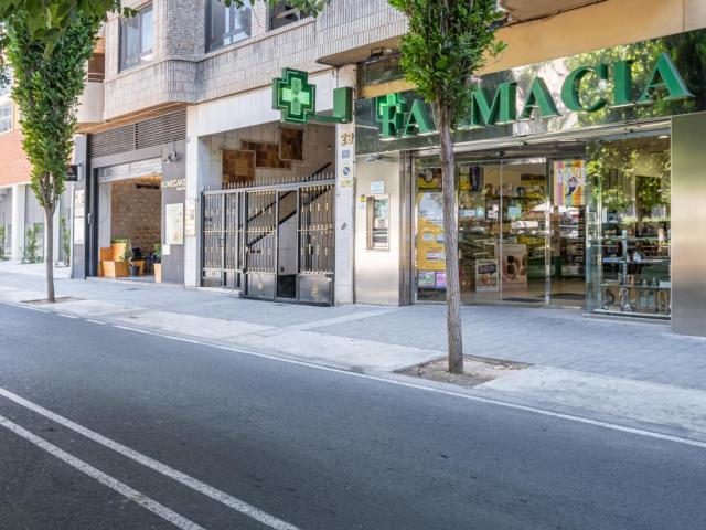 Appealing double bedroom with a balcony, in Ensanche Diputación