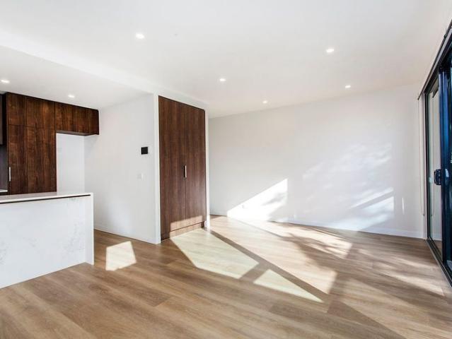 Appealing One Bedroom Apartment + Study Nook