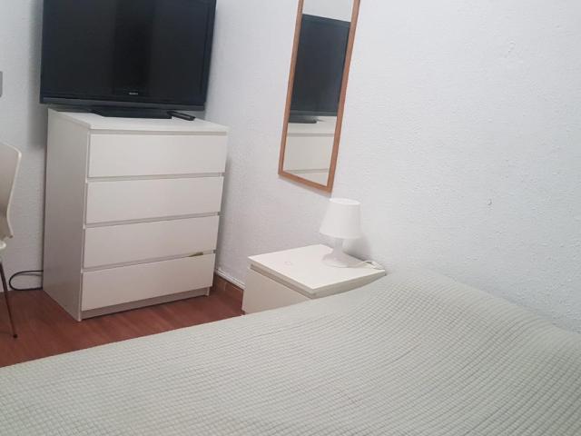 Appealing single bedroom for a student near the Fontana metro