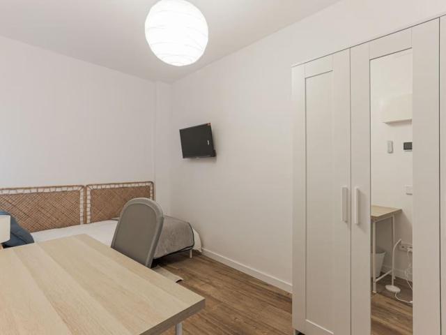 Appealing single bedroom in modern apartment in Gracia
