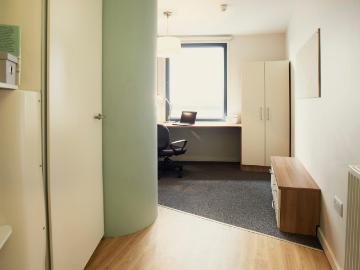 Appealing studio Islington Arts Factory Has an Apartment