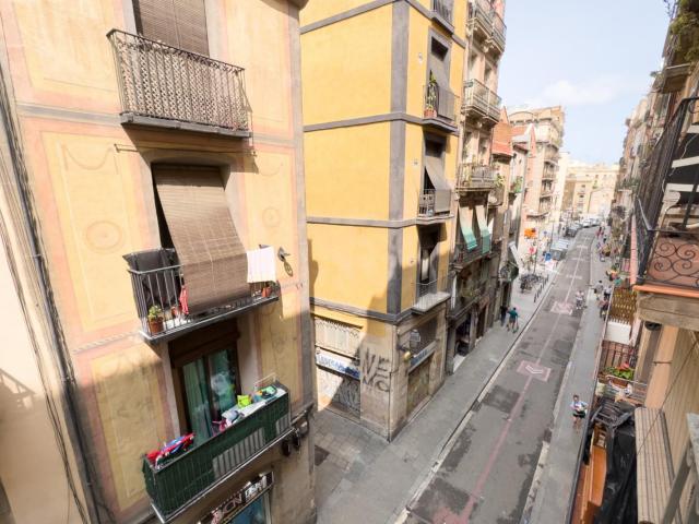 Appealing studio with balcony in El Raval