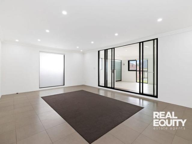 Massive Residence Fully Refurbished Throughout Plus Downstairs In Law Accommodation/Teenage Retreat