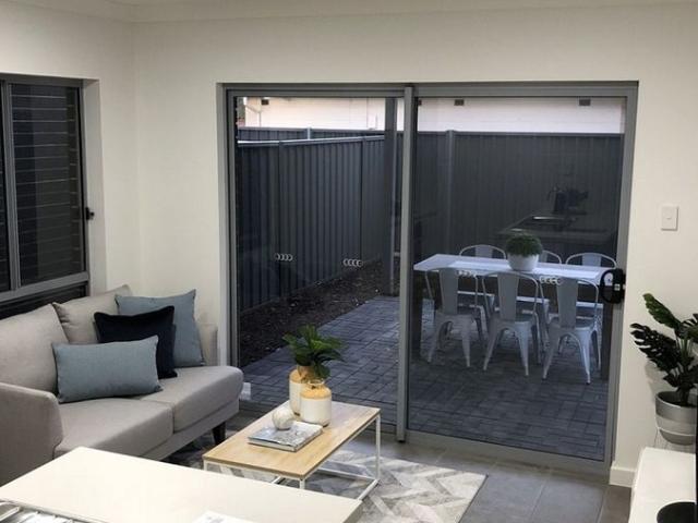 Appealing Townhouse Close to Westfield Marion