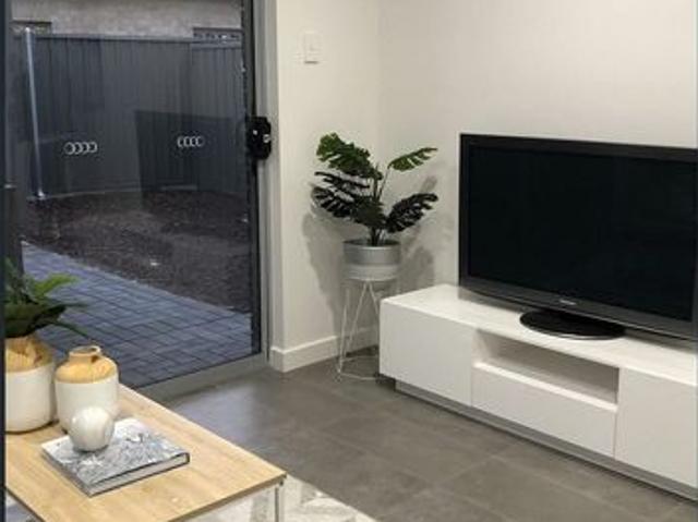 Appealing Townhouse Close to Westfield Marion