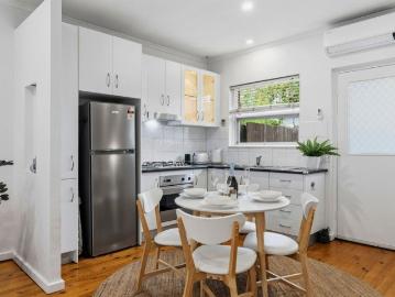 Appealing, Upgraded Unit on the City Fringe Near to the Parklands and Only 3kms to the Very Heart of the CBD
