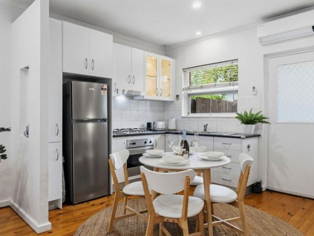Appealing, Upgraded Unit on the City Fringe Near to the Parklands and Only 3kms to the Very Heart of the CBD