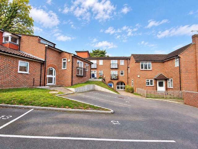 Apple Trees Place, Woking, Surrey GU22, Studio to rent, £1,100 pcm | PrimeLocation