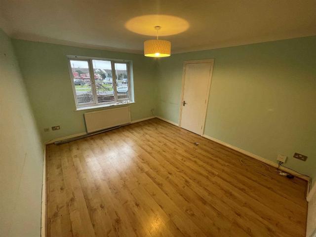 Apple Property Services Huge maisonette For Rent
