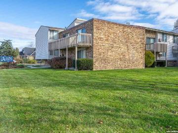 Apple Ridge Apartments 1 Bedroom Apartment for Rent at 9016 5000, 5002, 5004, 5010, 8854, 8856, 8858, 8871, 8873, 8875, 9000, 9002, 9004, 9012, 9014, 9016 N. 90th St, Milwaukee, WI 53225 Timmerman Airport