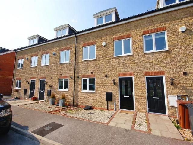 Appleby Way, Lincoln LN6, 3 bed town house to rent, £995 pcm | PrimeLocation