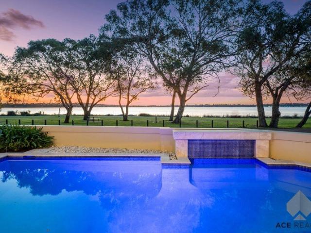 APPLECROSS RIVERFRONT MASTERPIECE