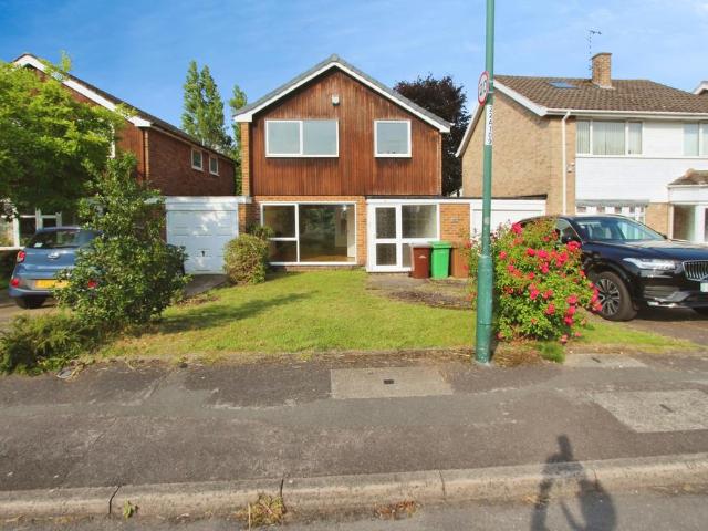 Appledore Avenue, Wollaton. 4 bed detached house to rent £1,500 pcm £346 pw