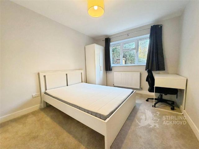 Applegarth Avenue, Guildford, Surrey. 1 bed in a house share to rent £975 pcm £225 pw