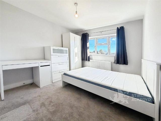 Applegarth Avenue, Guildford, Surrey. 1 bed in a house share to rent £975 pcm £225 pw
