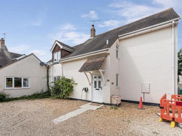 Applegate, St. Mary Bourne, Andover 3 bed house to rent £2,100 pcm £485 pw