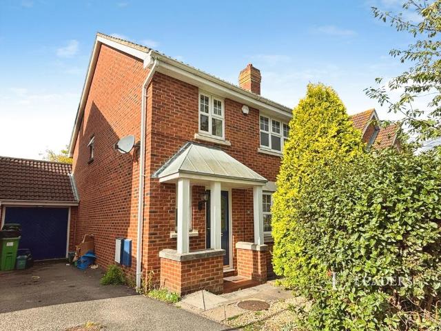Appleton Avenue, The Reddings. 4 bed detached house to rent £1,650 pcm £381 pw
