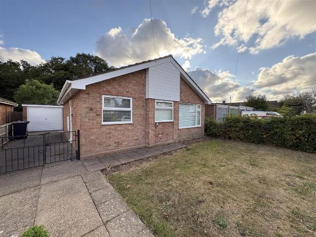 Appleton Drive, Ormesby St Margaret NR29, 3 bed detached bungalow to rent, £1,250 pcm | PrimeLocation