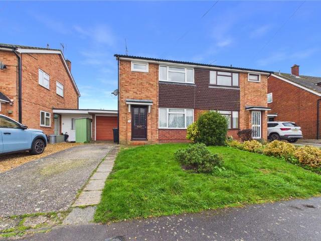 Appletree Lane, Spencers Wood. 3 bed semi detached house to rent £1,650 pcm £381 pw