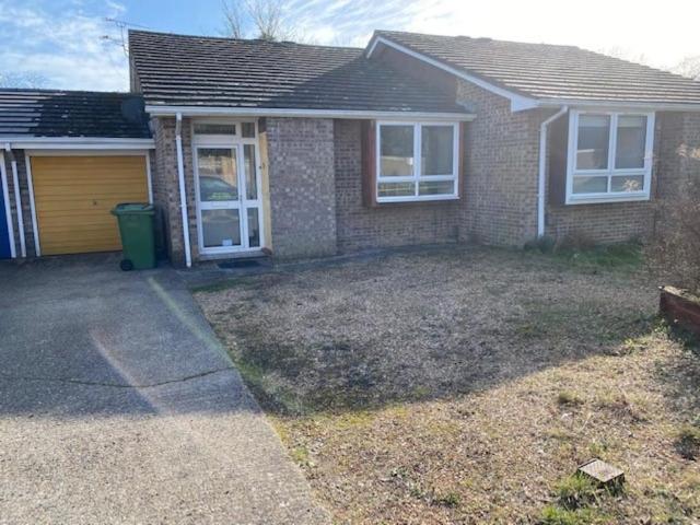 Appletrees, Bar Hill CB23 1 bed semi detached bungalow to rent £1,100 pcm £254 pw
