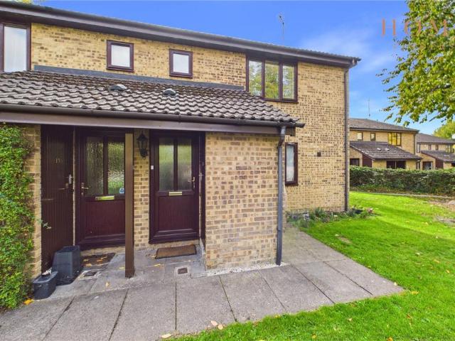 Applewood Court, Swindon SN5 Studio to rent £715 pcm £165 pw