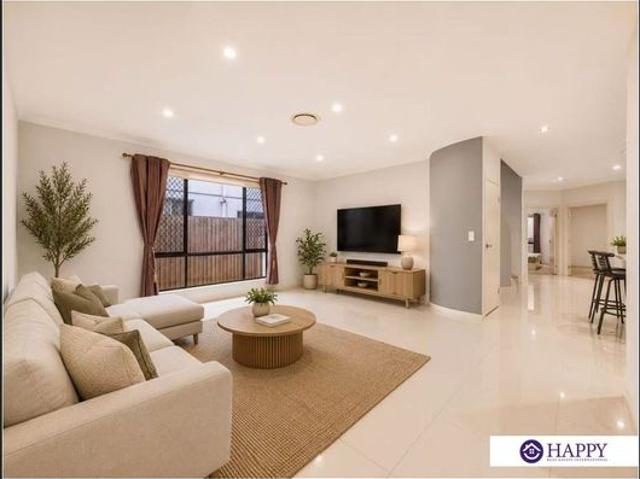 APPLICATION APPROVED! Executive Family Living in Quiet Street only $975 per week!