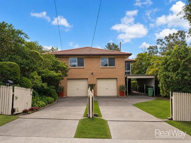 APPLICATION APPROVED SPACIOUS FAMILY HOME WITH A DOUBLE LOCK UP GARAGE, SUNROOM AND PLENTY OF ROOM TO ENJOY FOR ANY LARGE FAMILY