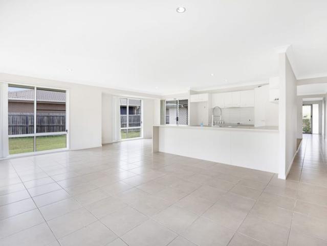 APPLICATION APPROVED: SPACIOUS FAMILY LIVING IN THE HEART OF CALLIOPE