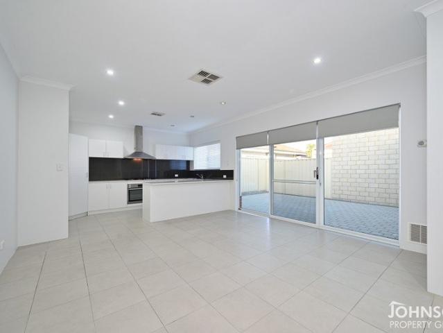 APPLICATIONS PENDING Beautiful Spacious Home in Superb Location!
