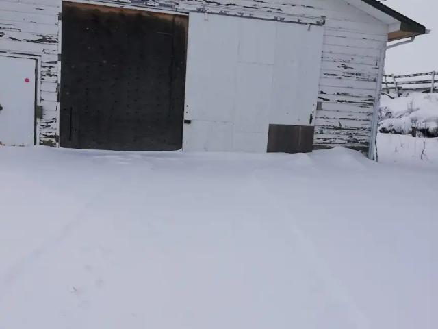 APPOX 1800 SQ FT HEATED SHOP IN BALZAC NEAR CROSS iron MILLS MALL