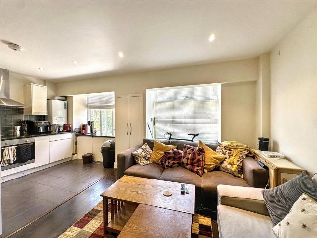 Approach Road, Raynes Park, Merton, SW20 2 bed apartment to rent £2,000 pcm £462 pw