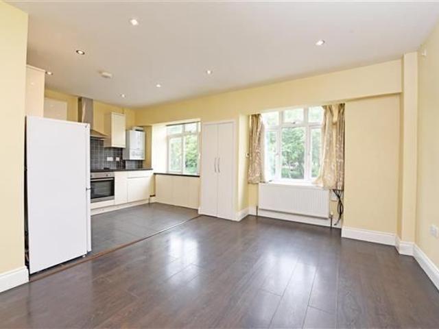 Approach Road, Raynes Park, Merton SW20, 2 bed flat to rent, £2,000 pcm | PrimeLocation