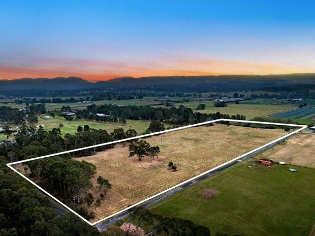Approx 17.93 Acres An Exceptional Richmond Landholding