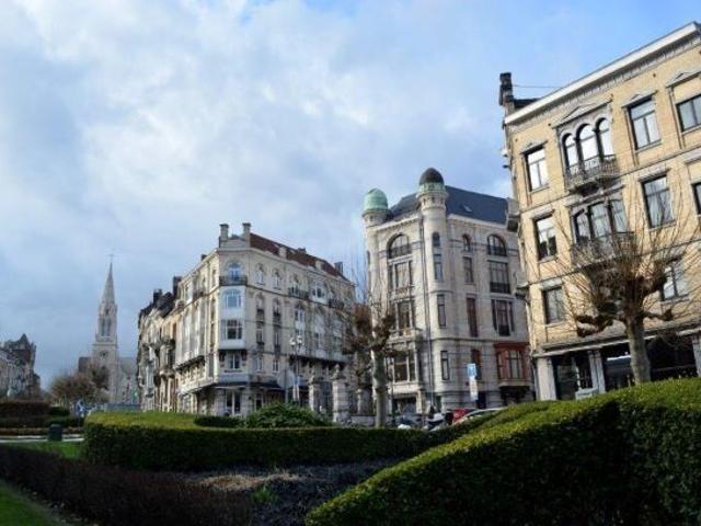 APPRTEMENTS DE MAITRE 2 CHAMBRES+ BUREAU ENTIEREMENT RENOVE