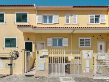 Apresentamos esta moradia em banda com distribuição em três. 137m² Seixal, Arrentela e Aldeia de Paio Pires
