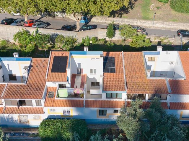 Apresentamos esta moradia em banda situada no Monte da Capar. 115m² Almada, cova da piedade, pragal e cacilhas