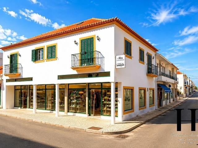 Apresentamos este agradável apartamento T2 situado em pleno. 140m² Salvaterra De Magos