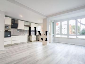 Apresentamos este apartamento totalmente remodelado, com 91. 91m² Oeiras E São Julião Da Barra