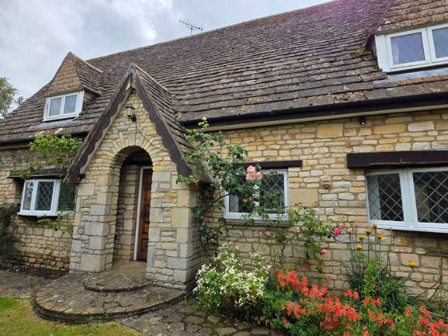 April Cottage, Pinfold Lane, Oakham LE15, 3 bed cottage to rent, £1,500 pcm | PrimeLocation