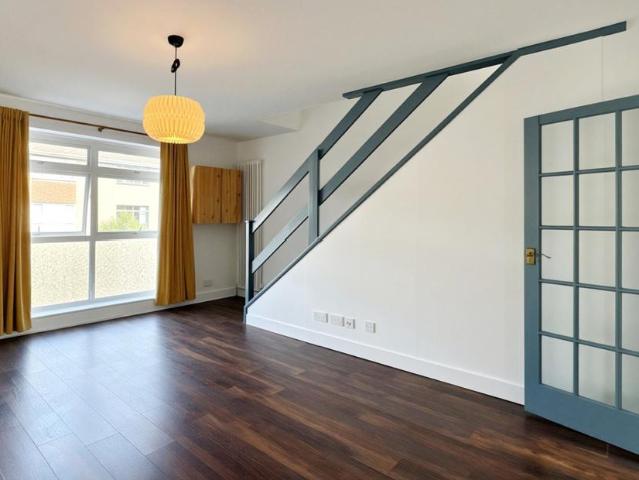 April Glen, Forest Hill, SE23 4 bed house to rent £2,500 pcm £577 pw