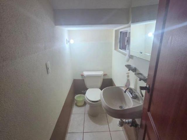 Aprovecha amplia casa con 5 habitaciones en la misión atrás del hospital san José