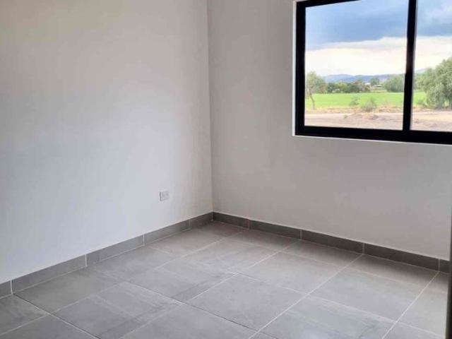 ¡APROVECHA! RENTA CASA NUEVA CON JARIDN GRANDE EN HACIENDA CARLOTA