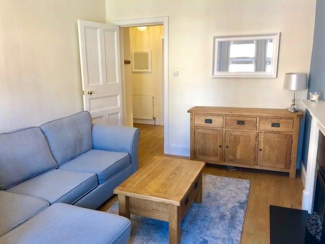 Apsley Street, Thornwood, Glasgow, G11